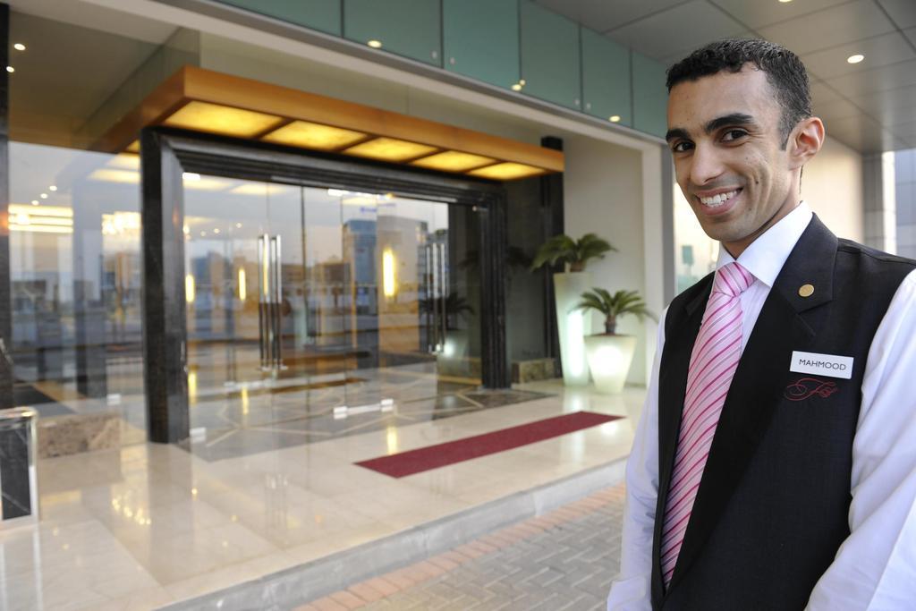 Fraser Suites Seef Bahrain Μανάμα Εξωτερικό φωτογραφία A doorman at a hotel