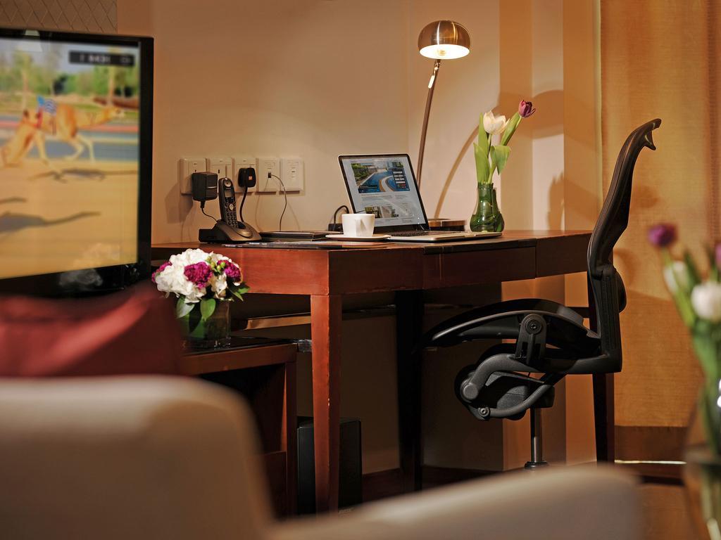 Fraser Suites Seef Bahrain Μανάμα Εξωτερικό φωτογραφία A work desk in a hotel room