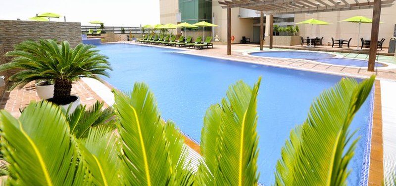 Fraser Suites Seef Bahrain Μανάμα Εξωτερικό φωτογραφία The swimming pool at the hotel